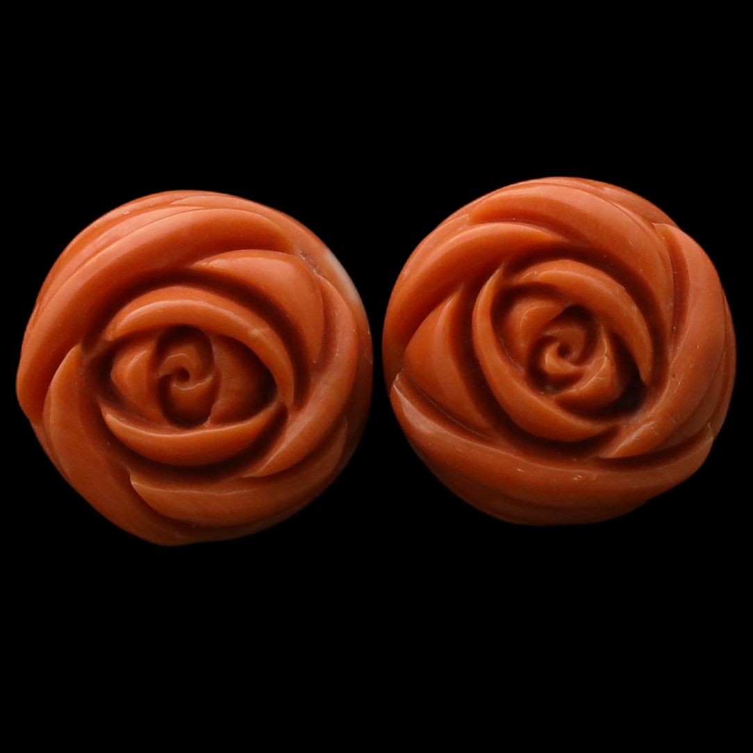 Momo  Flower Carving